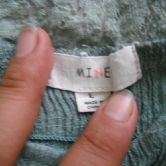 Women's Button Down Peasant Ruffle Tee Size Large - Picture 3 of 3